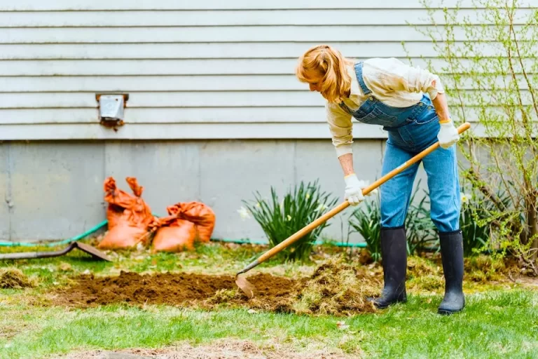 xwoman-working-in-backyard.jpg.pagespeed.ic